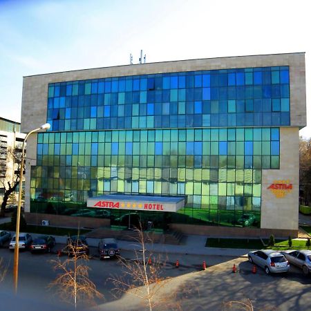 Astra Hotel Alma-Ata Exteriör bild