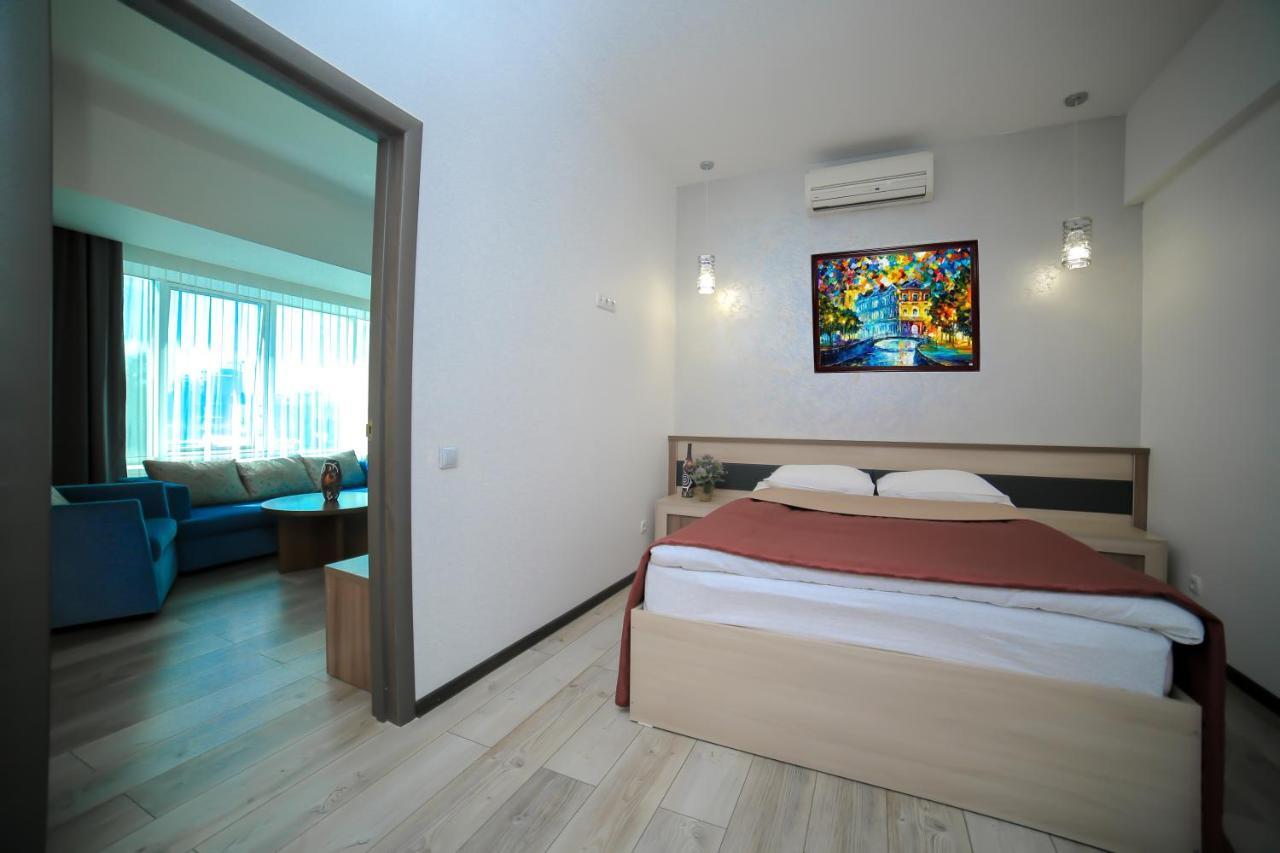 Astra Hotel Alma-Ata Exteriör bild