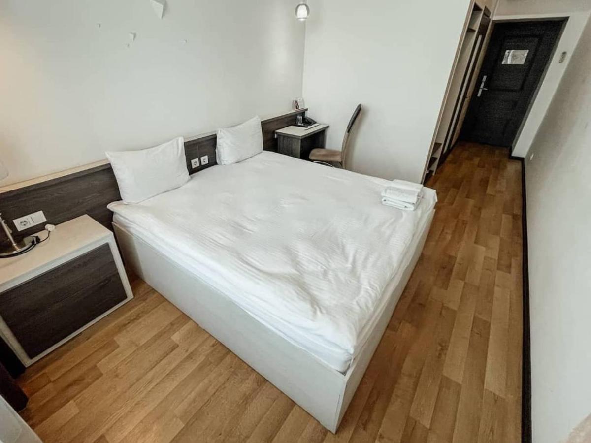 Astra Hotel Alma-Ata Exteriör bild