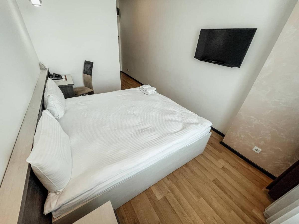 Astra Hotel Alma-Ata Exteriör bild