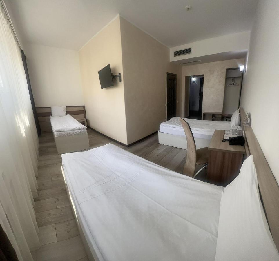 Astra Hotel Alma-Ata Exteriör bild