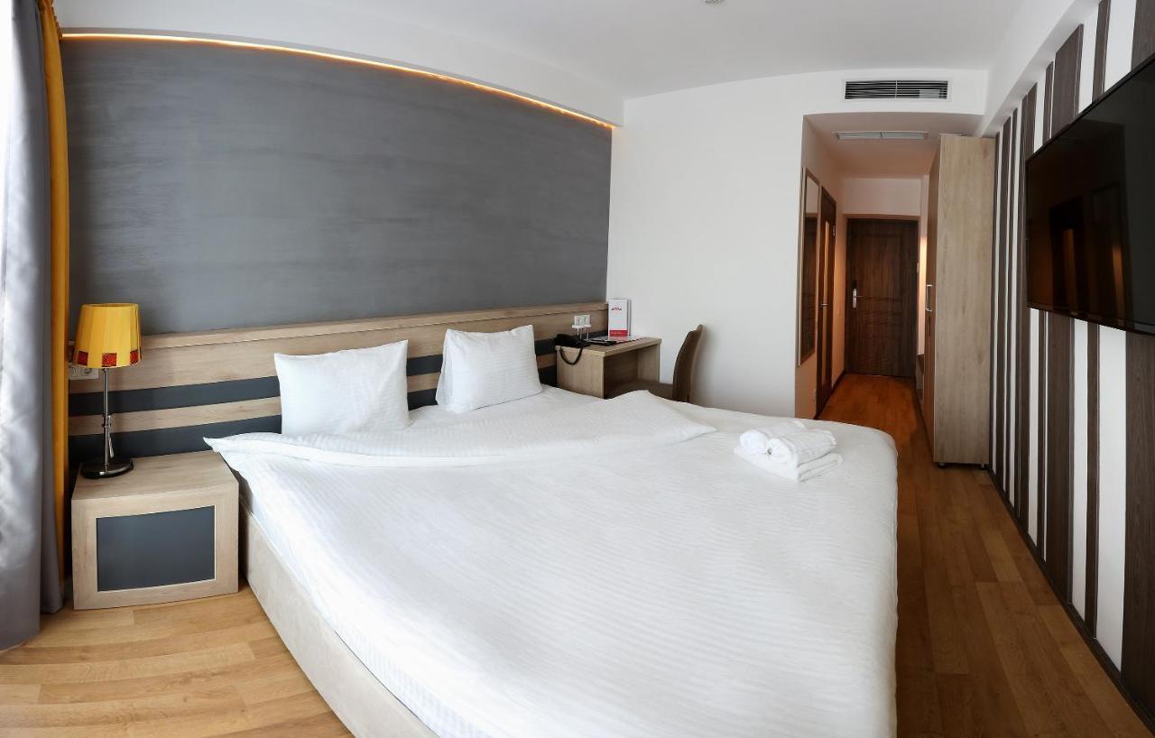 Astra Hotel Alma-Ata Exteriör bild