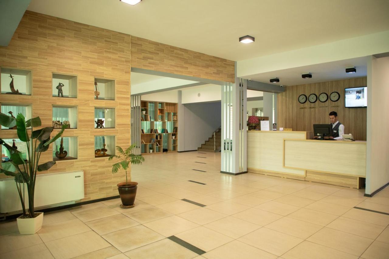 Astra Hotel Alma-Ata Exteriör bild